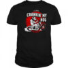 I love crankin’ my hog shirt