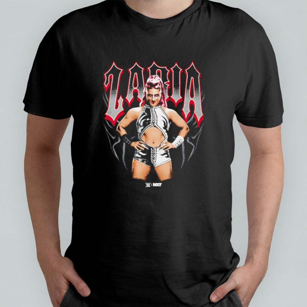 Zaria Grunge pose retro shirt