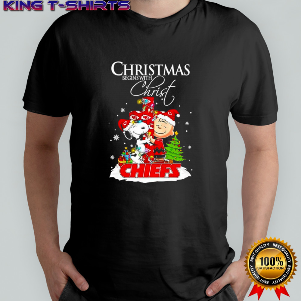 Christmas begins with Christ Kansas City Chiefs x Snoopy and Charlie Brown shirt